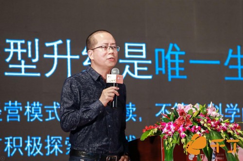 龍湖集團董事長的背景，卓越的企業(yè)領袖與深厚的行業(yè)積淀，龍湖集團董事長背景揭秘，企業(yè)領袖的深厚底蘊與行業(yè)積淀的傳奇故事