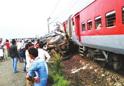 火車脫軌撞車事故頻發(fā)原因探究，火車事故頻發(fā)，探究脫軌撞車原因