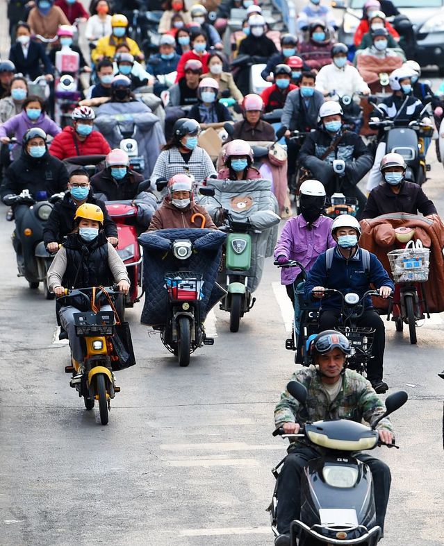 電動(dòng)自行車圍困下的大學(xué)校園新挑戰(zhàn)與創(chuàng)新應(yīng)對(duì)，電動(dòng)自行車圍困下的大學(xué)校園，挑戰(zhàn)與創(chuàng)新應(yīng)對(duì)之道