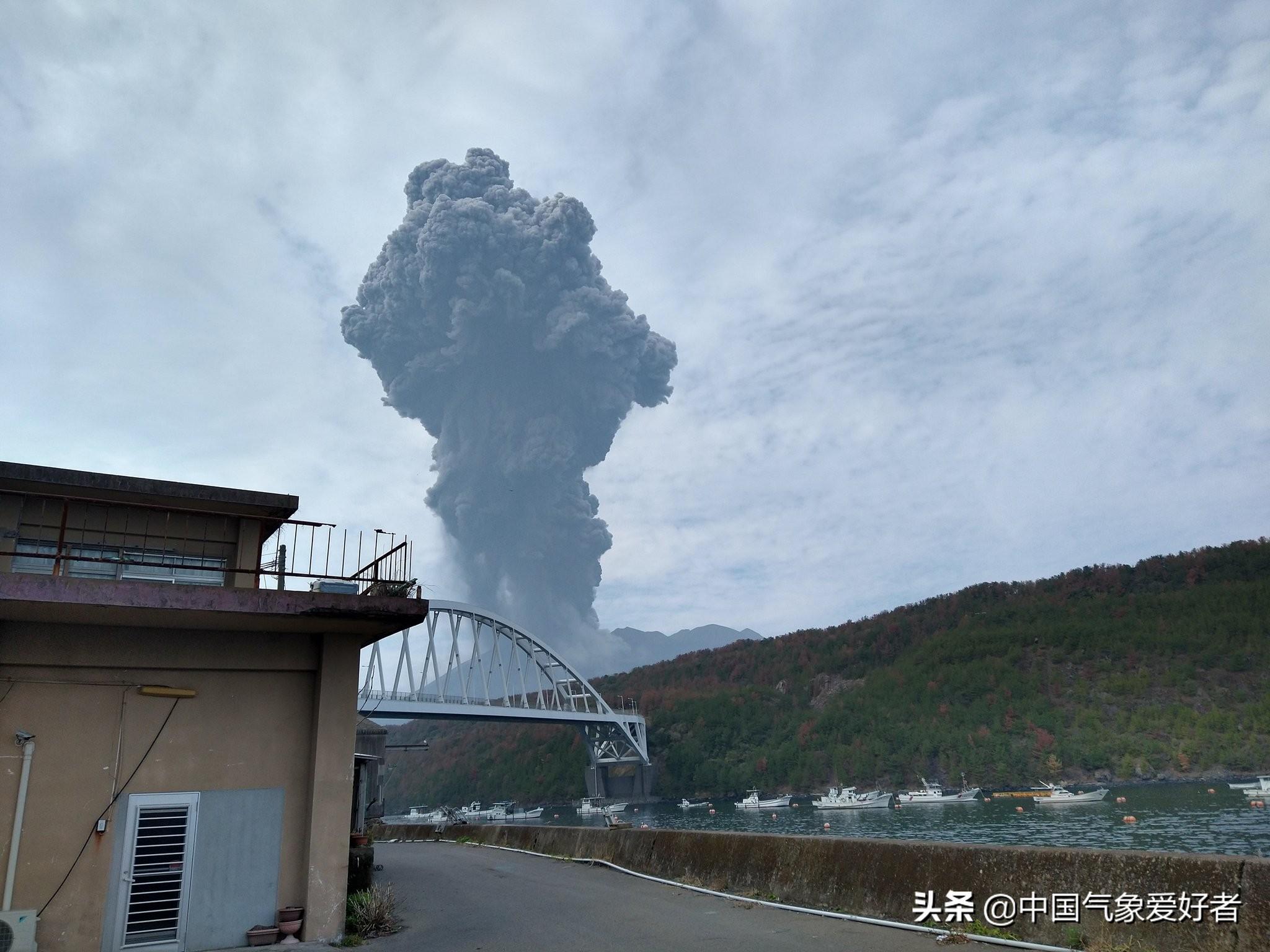 日本火山噴發(fā)灰柱高達(dá)3400米熱