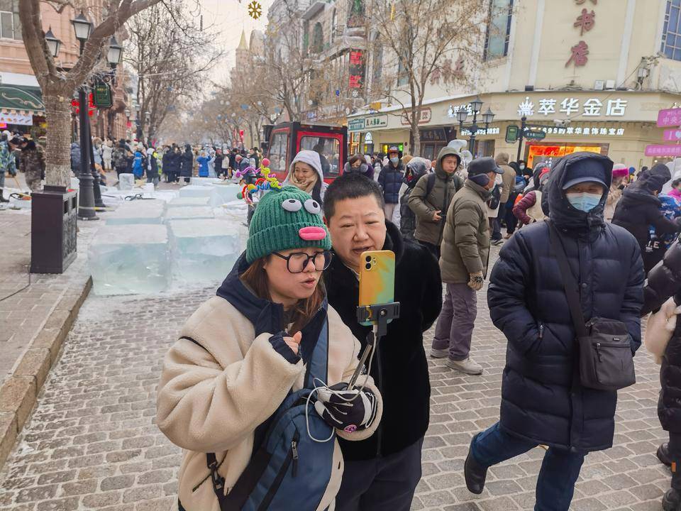 外國游客被爾濱硬控了，深度解讀城市魅力與旅游新體驗，爾濱城市魅力與旅游新體驗，外國游客的深度解讀與硬控經(jīng)歷