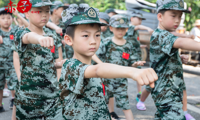 軍訓夏令營，磨礪意志，鍛造未來的力量，軍訓夏令營，鍛造意志力量，培育未來之星